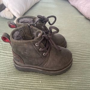 Ugg | Neumel Boot | Toddler Size 7 | Waterproof | Zip